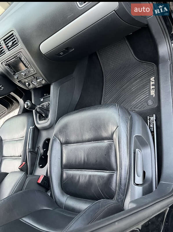 Седан Volkswagen Jetta 2012 в Дрогобичі