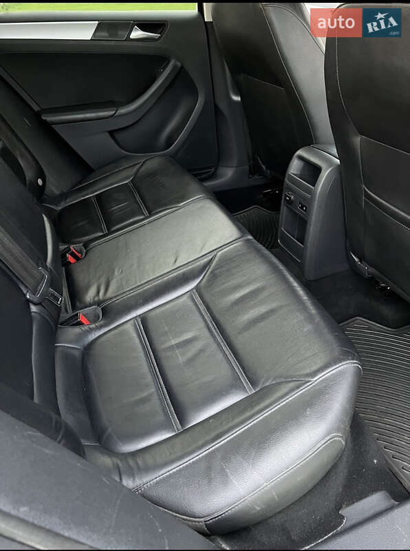 Седан Volkswagen Jetta 2012 в Дрогобичі