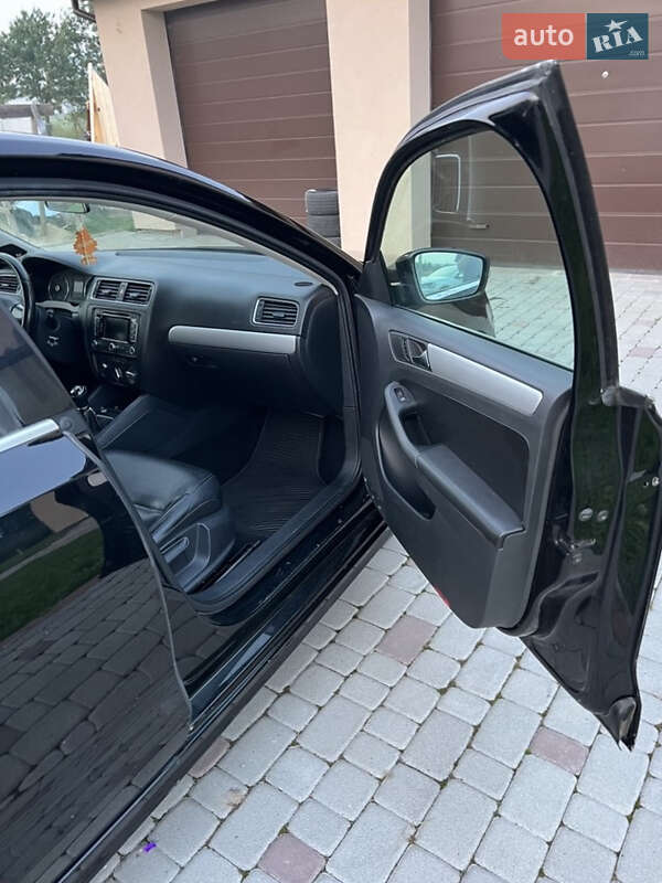Седан Volkswagen Jetta 2012 в Дрогобичі