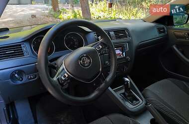 Седан Volkswagen Jetta 2016 в 