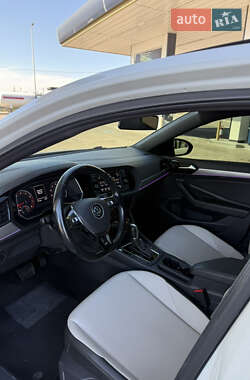 Седан Volkswagen Jetta 2019 в 