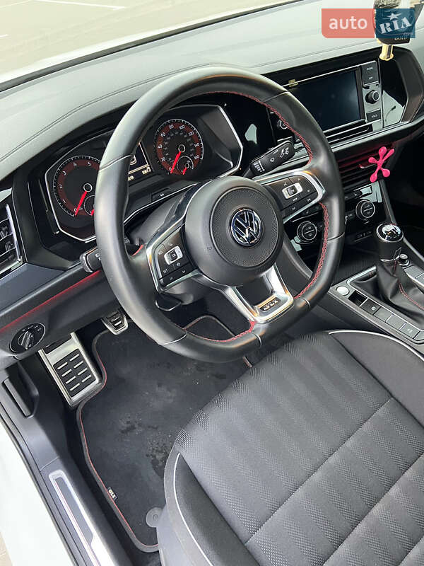 Седан Volkswagen Jetta 2020 в Києві