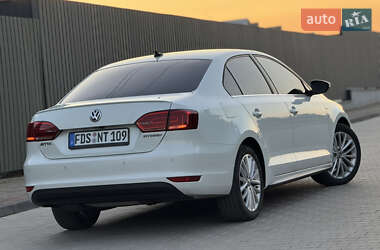 Седан Volkswagen Jetta 2013 в 