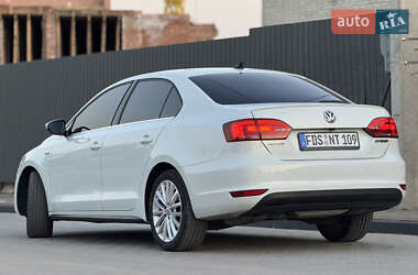 Седан Volkswagen Jetta 2013 в 
