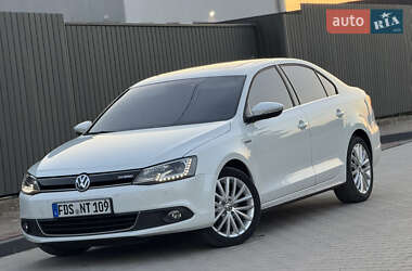Седан Volkswagen Jetta 2013 в 