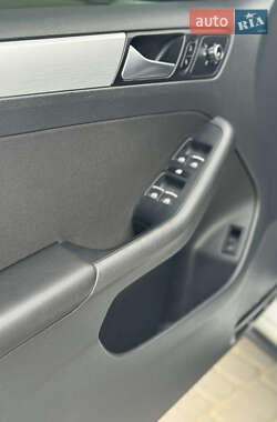 Седан Volkswagen Jetta 2013 в 