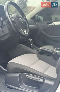 Седан Volkswagen Jetta 2013 в 