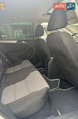 Седан Volkswagen Jetta 2013 в 