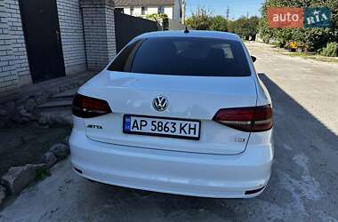 Седан Volkswagen Jetta 2016 в 