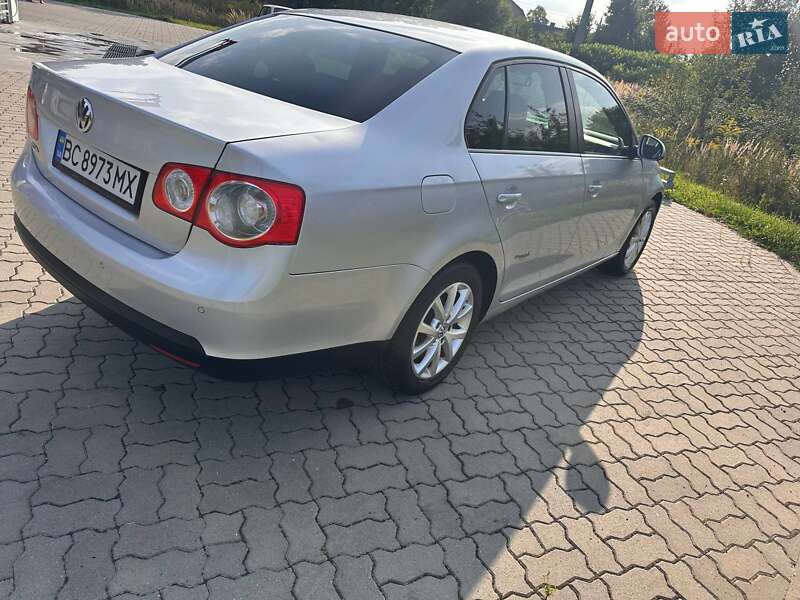 Седан Volkswagen Jetta 2009 в Львові