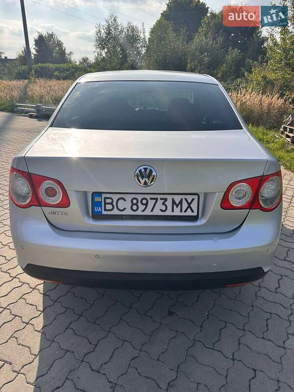 Седан Volkswagen Jetta 2009 в Львові