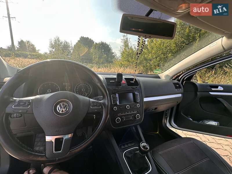 Седан Volkswagen Jetta 2009 в Львові