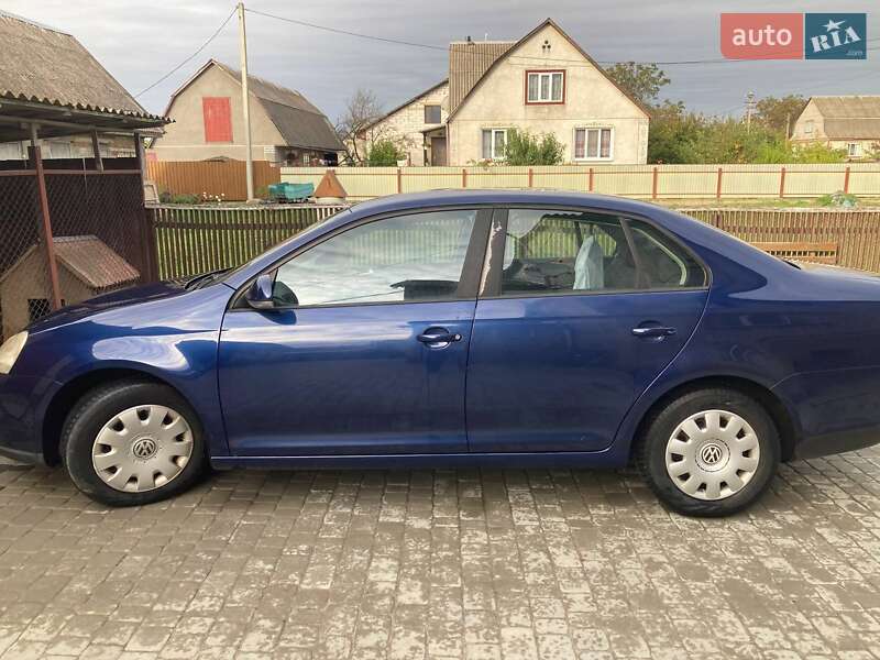 Седан Volkswagen Jetta 2005 в Романове