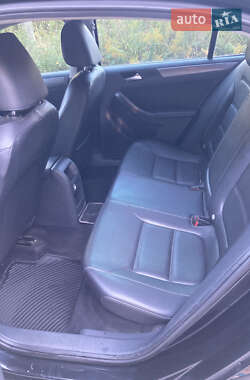 Седан Volkswagen Jetta 2013 в 