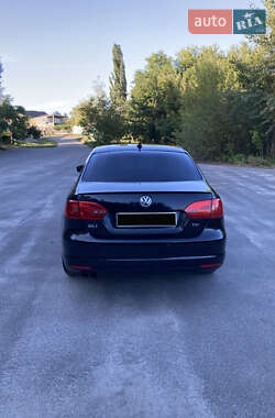 Седан Volkswagen Jetta 2013 в 
