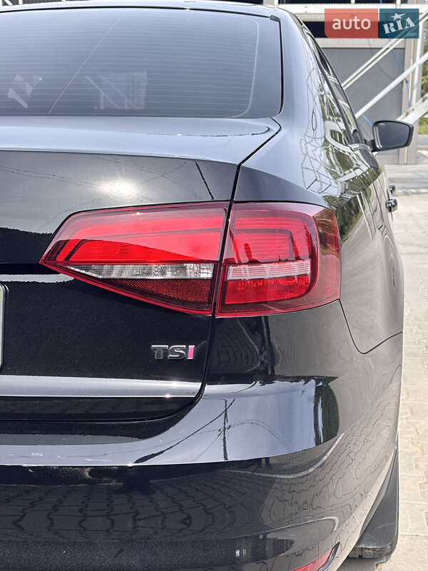 Седан Volkswagen Jetta 2017 в Львові