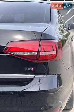 Седан Volkswagen Jetta 2017 в 