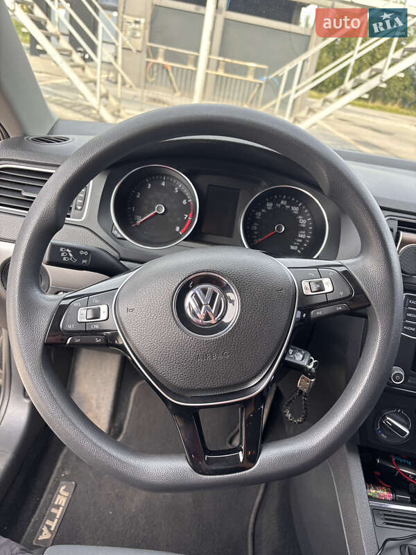 Седан Volkswagen Jetta 2017 в Львові