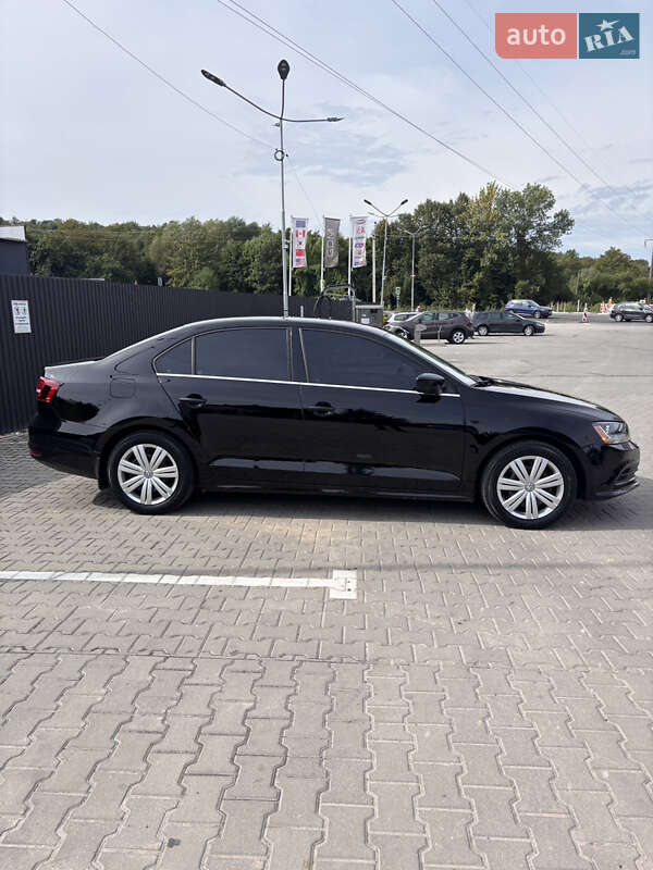 Седан Volkswagen Jetta 2017 в Львові