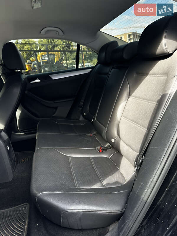 Седан Volkswagen Jetta 2013 в Львове