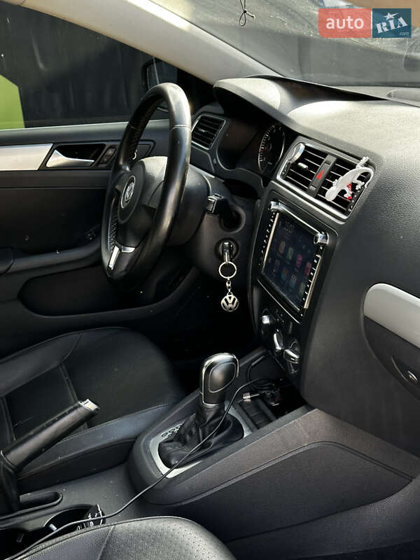 Седан Volkswagen Jetta 2013 в Львове
