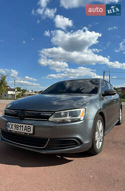 Седан Volkswagen Jetta 2013 в Харкові