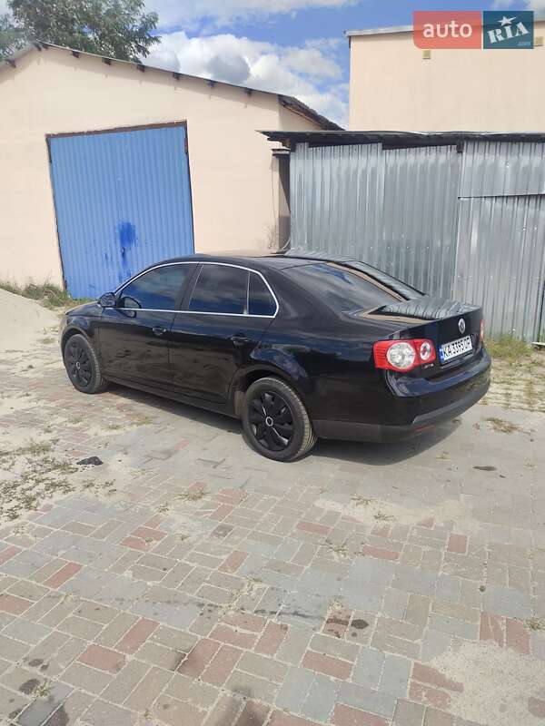 Седан Volkswagen Jetta 2006 в Києві