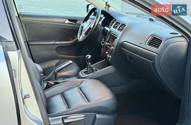 Седан Volkswagen Jetta 2011 в 
