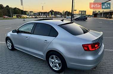 Седан Volkswagen Jetta 2011 в 