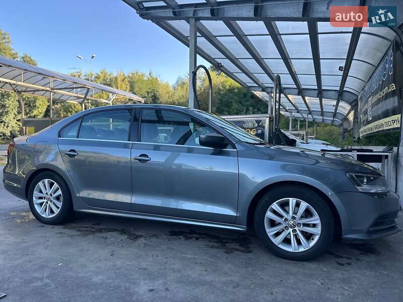 Седан Volkswagen Jetta 2016 в Киеве
