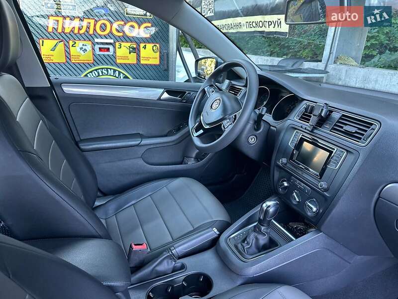 Седан Volkswagen Jetta 2016 в Киеве