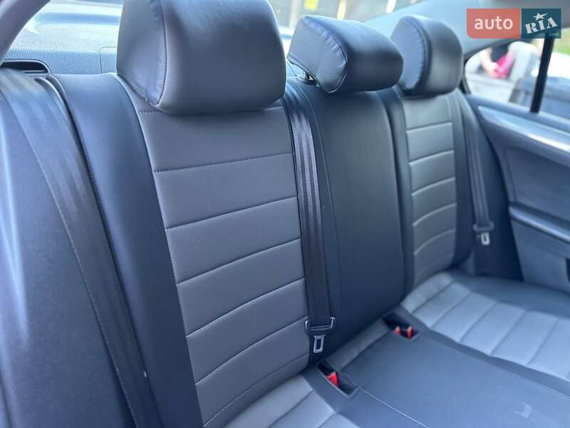 Седан Volkswagen Jetta 2016 в Киеве