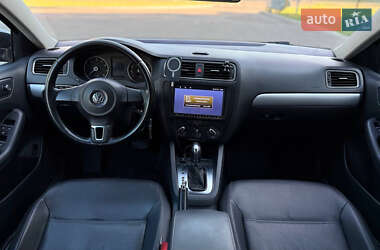 Седан Volkswagen Jetta 2012 в 