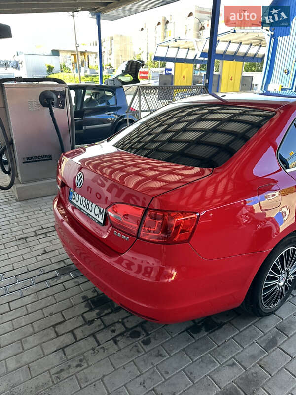 Седан Volkswagen Jetta 2012 в Тернополе