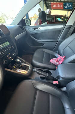 Седан Volkswagen Jetta 2012 в 