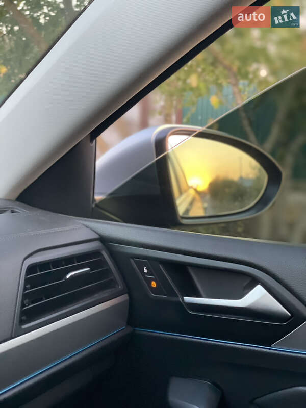 Седан Volkswagen Jetta 2019 в 