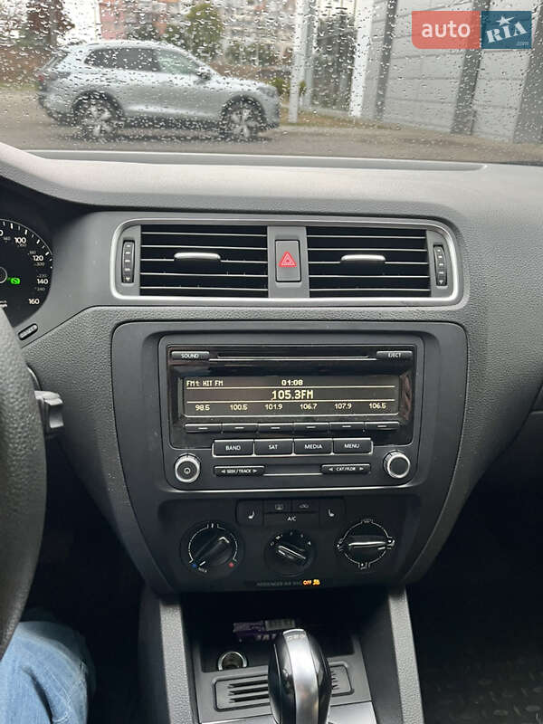 Седан Volkswagen Jetta 2014 в Кропивницком