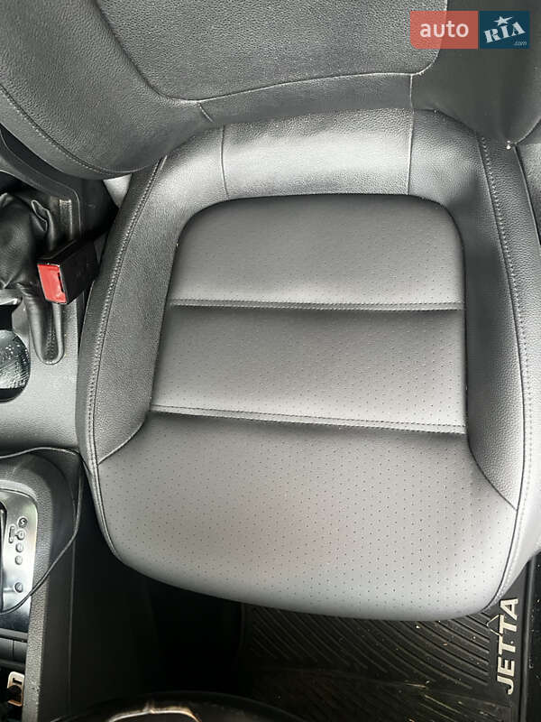 Седан Volkswagen Jetta 2010 в Харкові