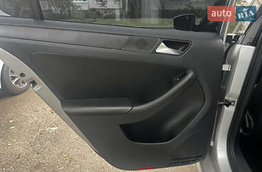 Седан Volkswagen Jetta 2010 в 