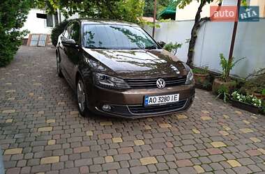Седан Volkswagen Jetta 2012 в 