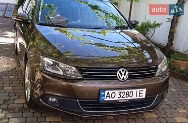 Седан Volkswagen Jetta 2012 в 
