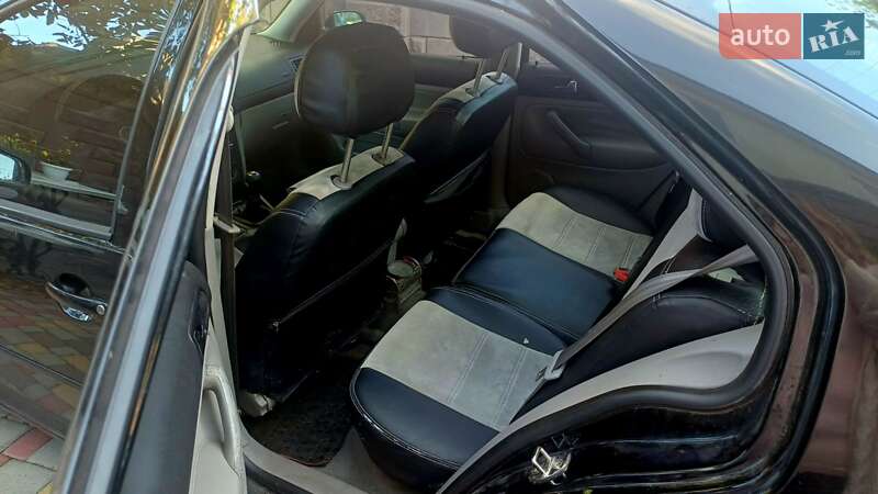 Седан Volkswagen Jetta 2001 в Ровно