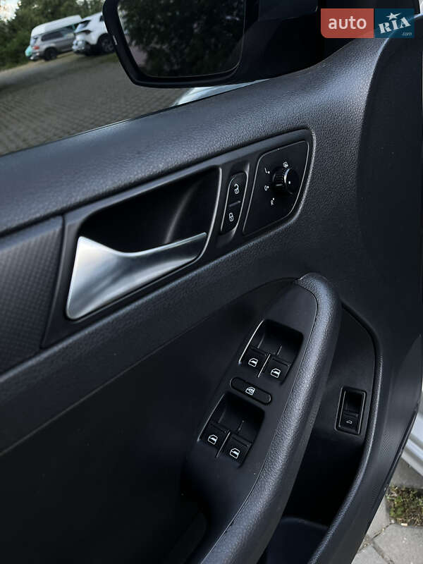 Седан Volkswagen Jetta 2010 в Борисполі