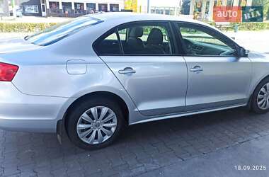 Седан Volkswagen Jetta 2011 в 
