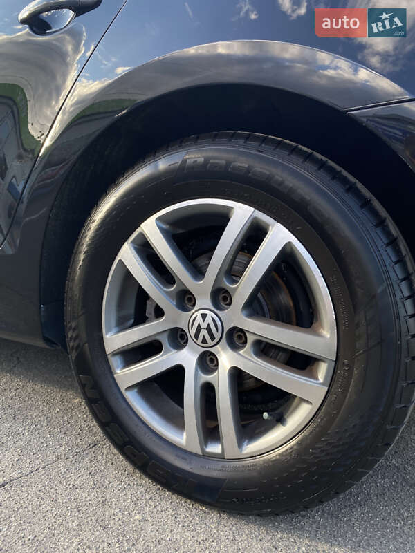 Седан Volkswagen Jetta 2015 в Киеве