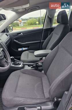 Седан Volkswagen Jetta 2013 в 