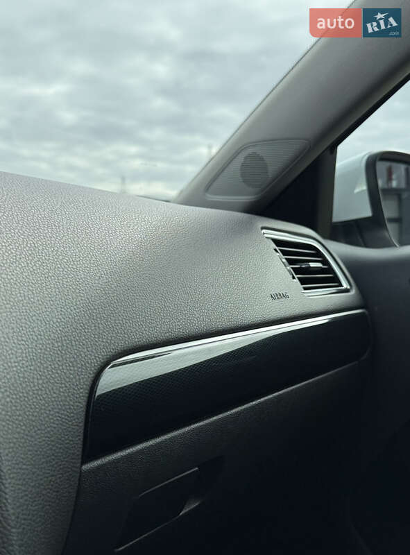 Седан Volkswagen Jetta 2016 в Киеве