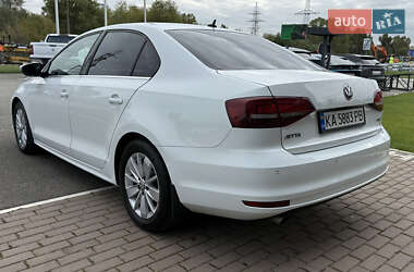 Седан Volkswagen Jetta 2016 в 