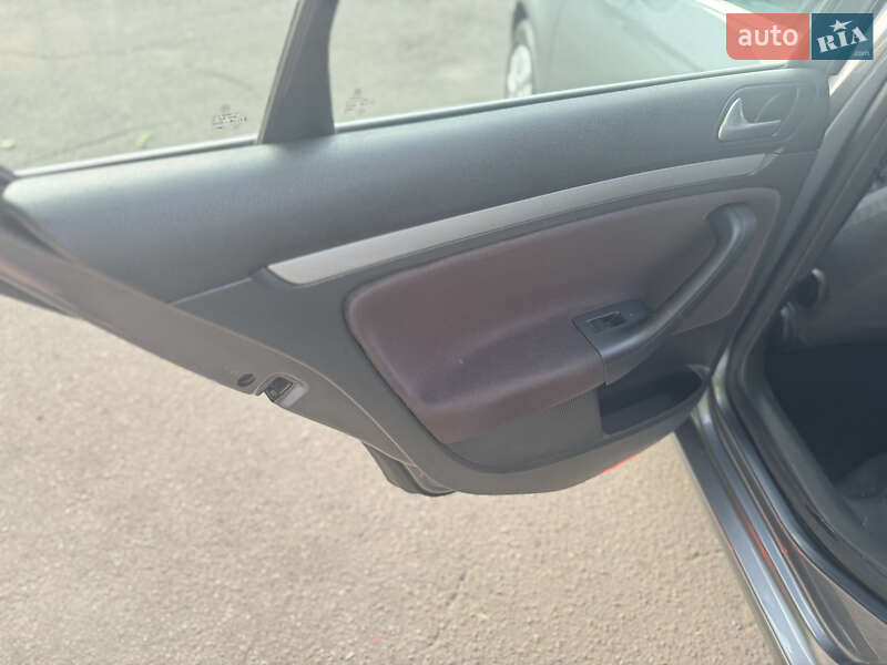 Седан Volkswagen Jetta 2007 в Рівному