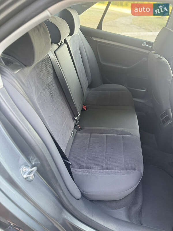 Седан Volkswagen Jetta 2007 в Рівному